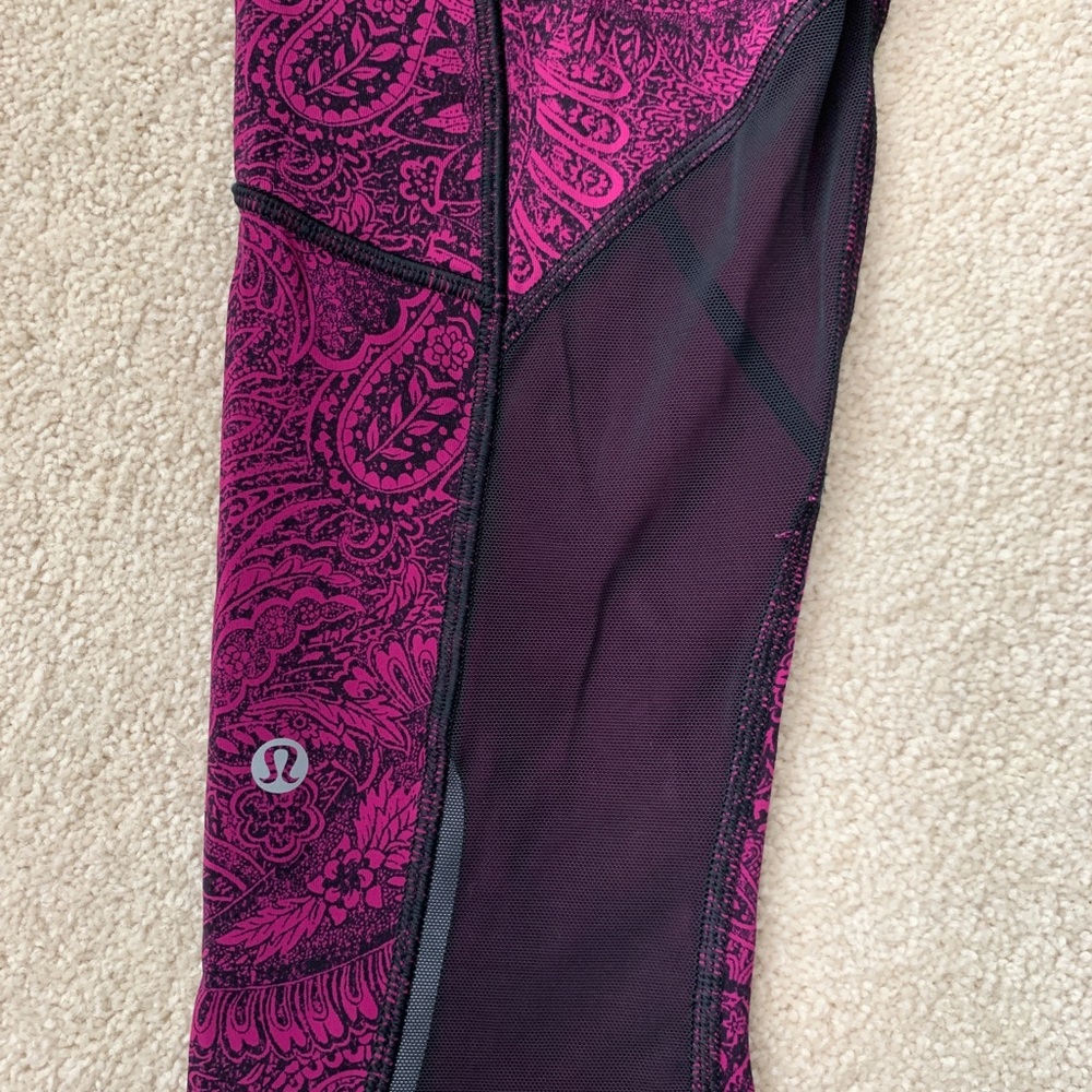 Pink and black lululemon leggings size 6 - Picture 5 of 6